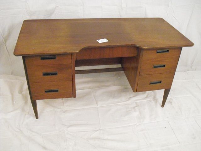 Mid Century Modern Walnut Study Desk (5922)*  