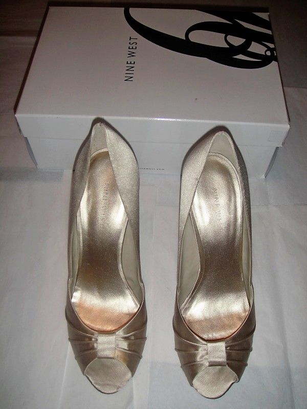 NINE WEST SATIN CHAMPAGNE PEEP TOE PUMPS SIZE 7M  