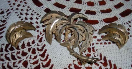 Vintage 1960s Trifari Gold Palm Tree Brooch & Earrings  