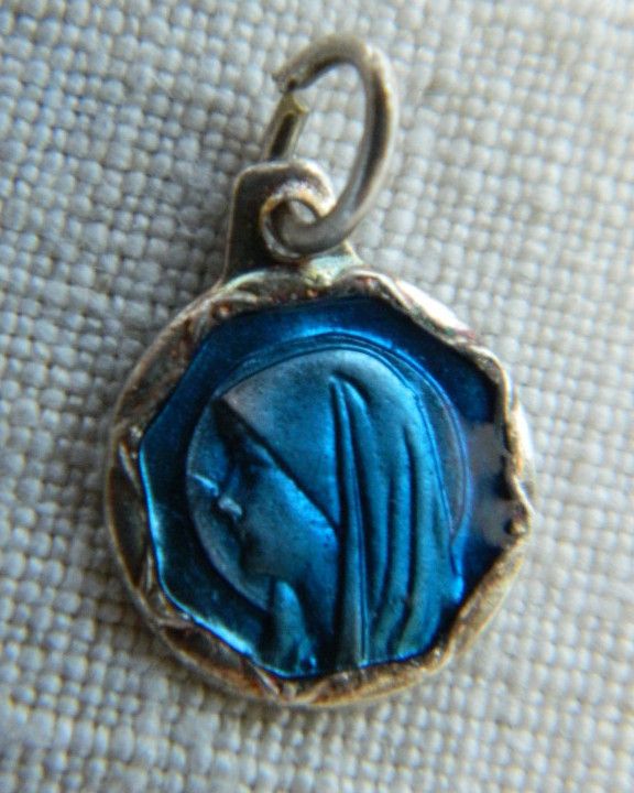 TINY VINTAGE ENAMELED LOURDES MEDAL VIRGIN MARY  