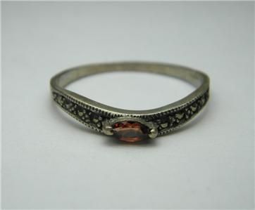 VINTAGE STERLING SILVER GARNET & MARCASITE 925 ESTATE JEWELRY BAND 