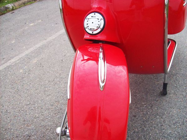 Vespa VBC Super 1966 in super red Vespa VBC Super 1966 in super red 