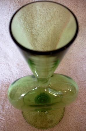 ANTIQUE CARDER STEUBEN GREEN FOOTED VASE W PAPER LABEL  