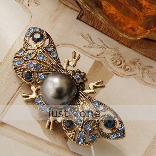 Women Flying Bee Wasp Crystal Rhinestone Brooch Pin  