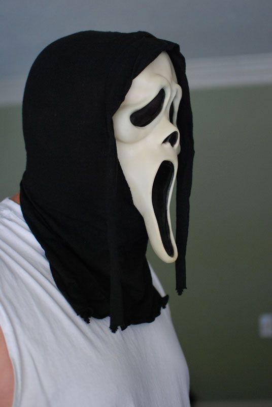 Fantastic Faces Scream Ghostface Mask Fun world Div Under Chin 