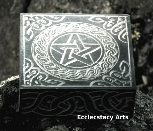 PENTACLE WITH CELTIC KNOT Black Soapstone Box Handmade Tarot, Runes 