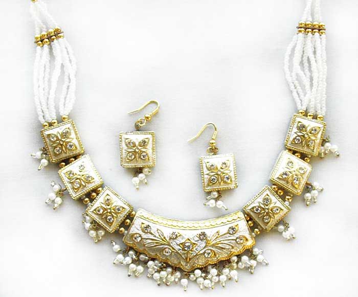 This lakh necklace and earrings set comes from the Rajasthan area of 