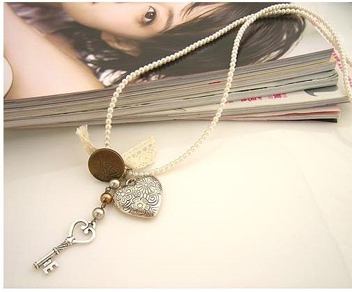 Collier Femme Retro Vintage Perle avec Coeur et Cle  