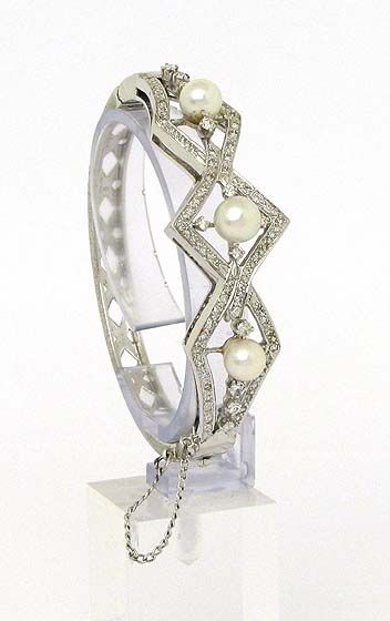 LOVELY 14K 1.25 CTS DIAMONDS & PEARLS BANGLE BRACELET  