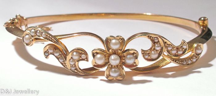 STUNNING RARE VICTORIAN 15ct GOLD SEED PEARL BANGLE  