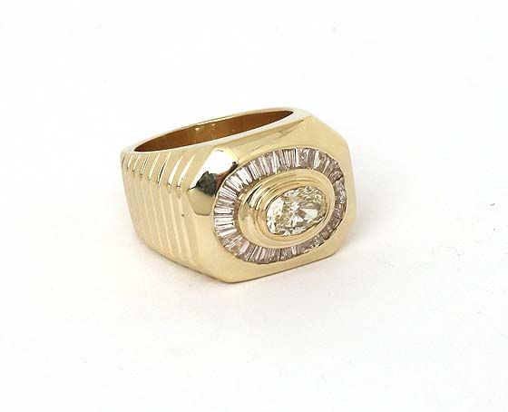 ROBUST MENS 18K GOLD & 3 CTS DIAMONDS BAND RING  