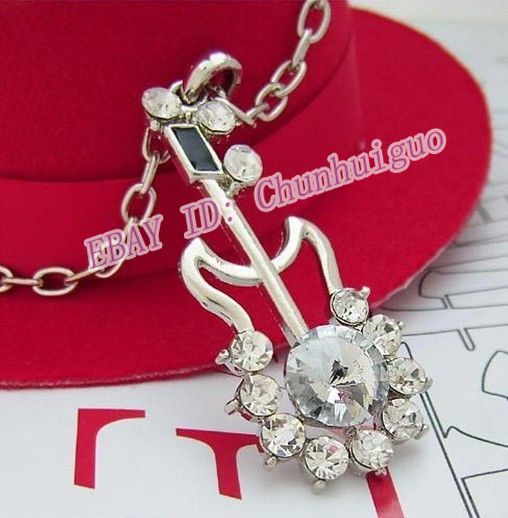 Hot Sale fashion Lovely violin necklace sweater chain  
