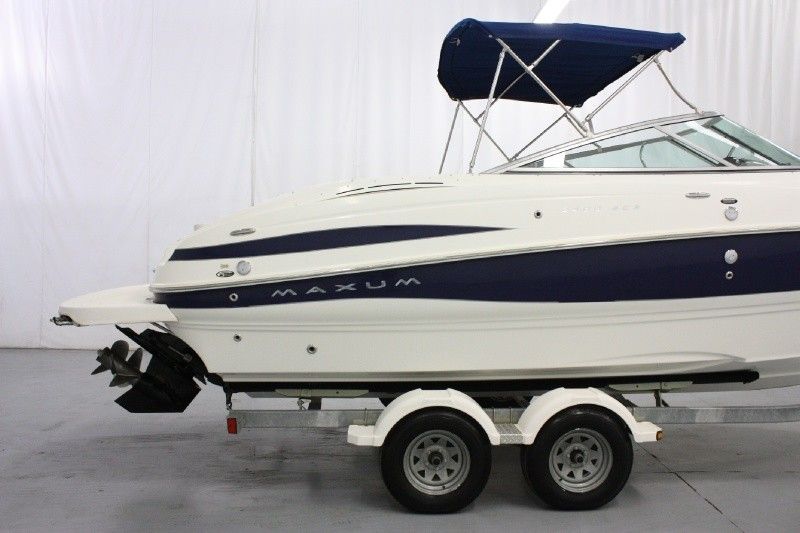 2005 Maxum 2400 SC3 Cuddy Cabin Boat 320HP Mercruiser Low Hours