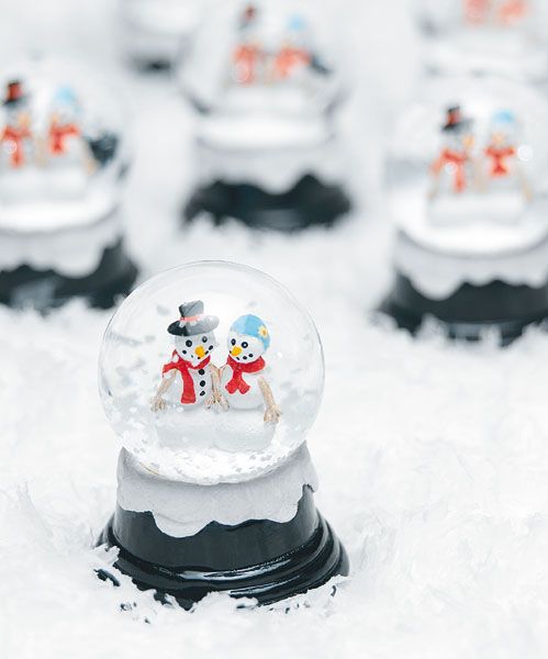   Gift MR & MRS Snowman Mini Snowglobes/Snow Globes 068180611850  