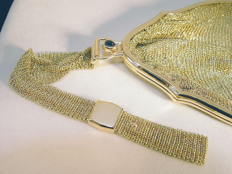 Vintage 9K Gold Mesh Purse w/Sapphire Clasp 124.40gms  