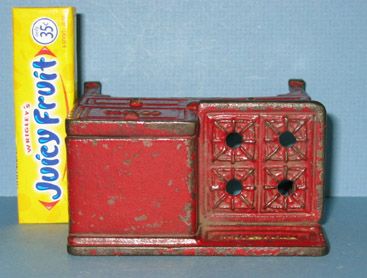 OLD CAST IRON TOY COOK STOVE GENEVA CHAMPION CI321  