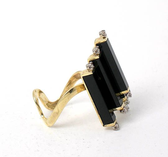 STYLISH VINTAGE 14k GOLD & DIAMONDS STAGGERED ONYX RING  