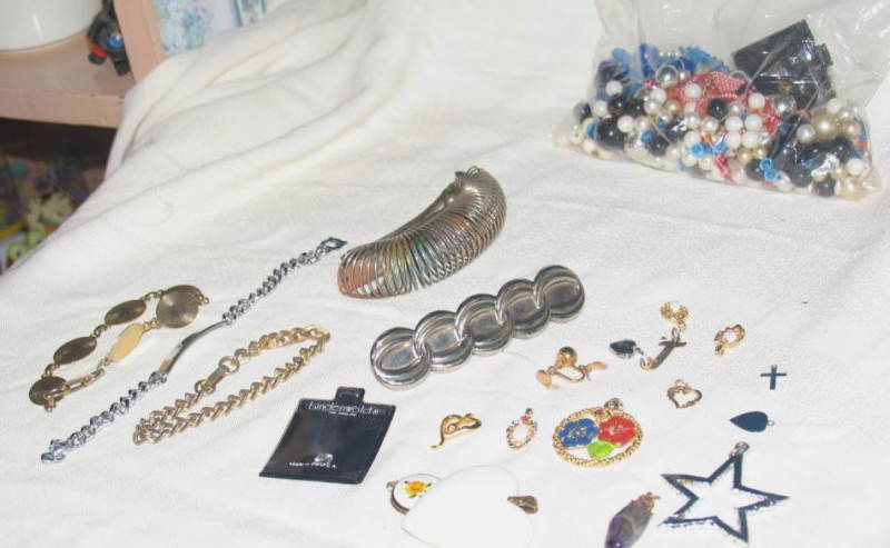 MIXED LOT JEWELRY PENDANTS BEADS BRACELET DESIGN REPAIR  