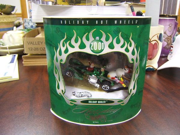 Holiday Hot Wheels Holiday Hauler 2000 Set #2 MIB  