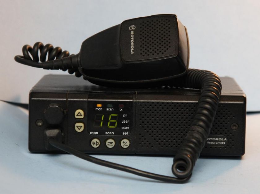 Radio móvil de UHF Radius GM300 Maxtrac de Motorola