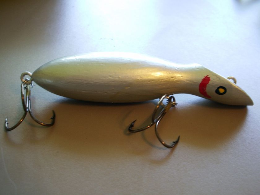 Vintage Wood Musky Lure   Silver  