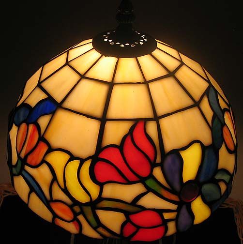 GARDEN FLOWERS TIFFANY STYLE LAMP   NEW  